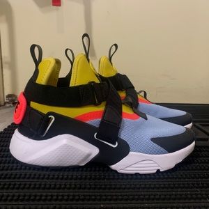 Nike Air Huarache City Aluminum/Bright Citron